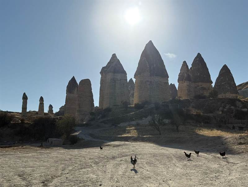 Feeënschoorstenen van Cappadocia in tegenlicht